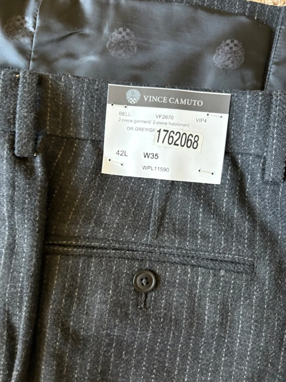 Vince Camuto Suit 42L
